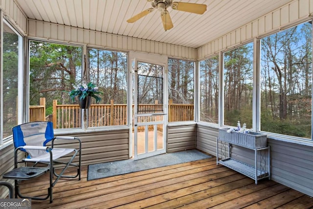 sunroom / solarium featuring ceiling fan