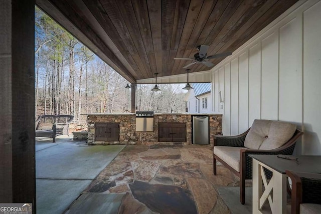 view of patio featuring a ceiling fan and an outdoor kitchen