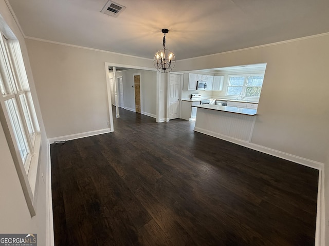 unfurnished living room featuring dark wood-style floors, crown molding, visible vents, a chandelier, and baseboards