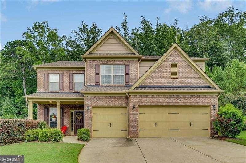 craftsman-style house with concrete driveway