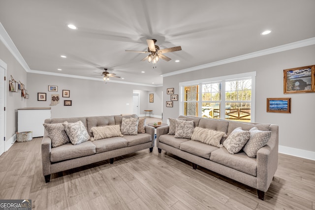 living area featuring baseboards, ornamental molding, light wood-style floors, and recessed lighting