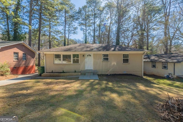 view of front of house with crawl space, a front lawn, and brick siding