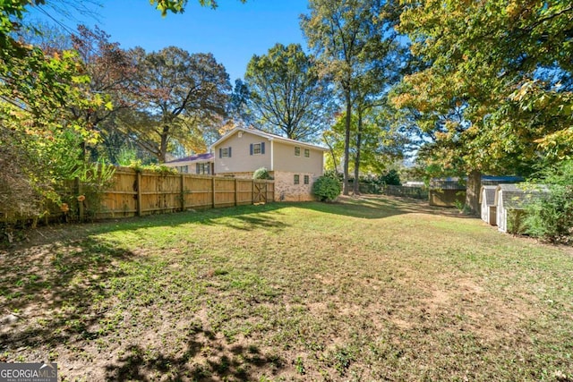 view of yard featuring a fenced backyard