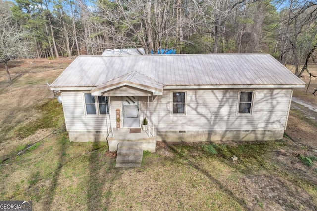 ranch-style home with metal roof, a front lawn, and crawl space