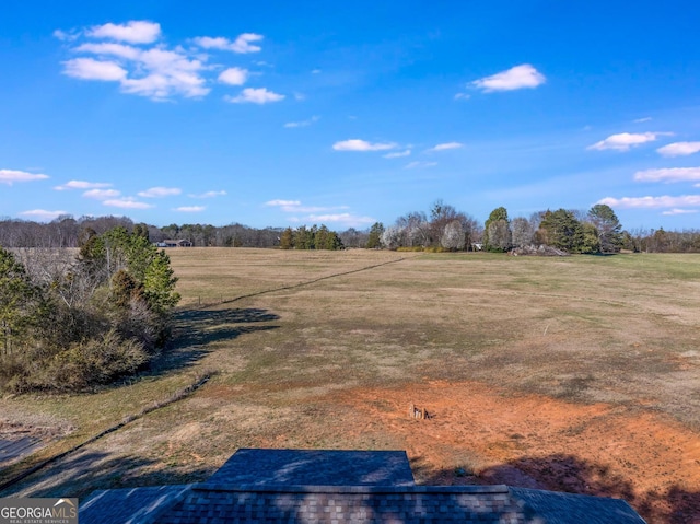 view of yard featuring a rural view