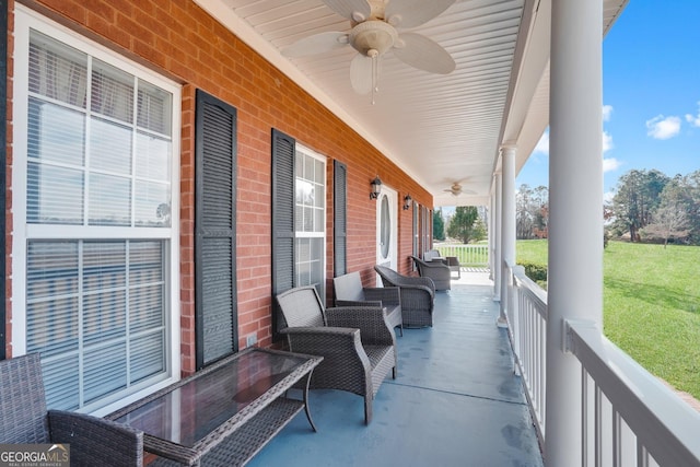 view of patio with ceiling fan and covered porch