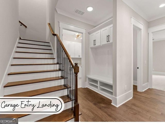 stairway featuring baseboards, visible vents, ornamental molding, wood finished floors, and recessed lighting