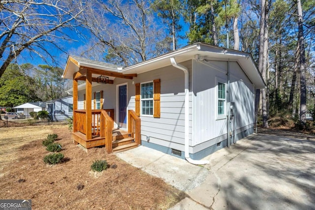 view of front of home with crawl space