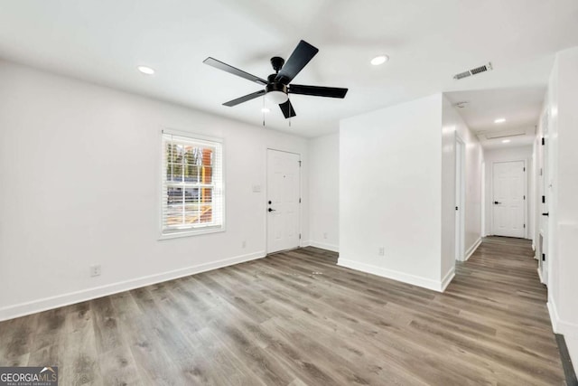 foyer featuring recessed lighting, a ceiling fan, baseboards, and wood finished floors