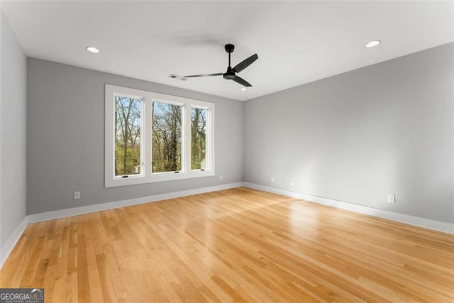 spare room with light wood finished floors, recessed lighting, visible vents, a ceiling fan, and baseboards