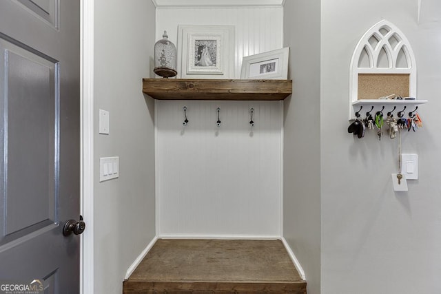 mudroom featuring baseboards