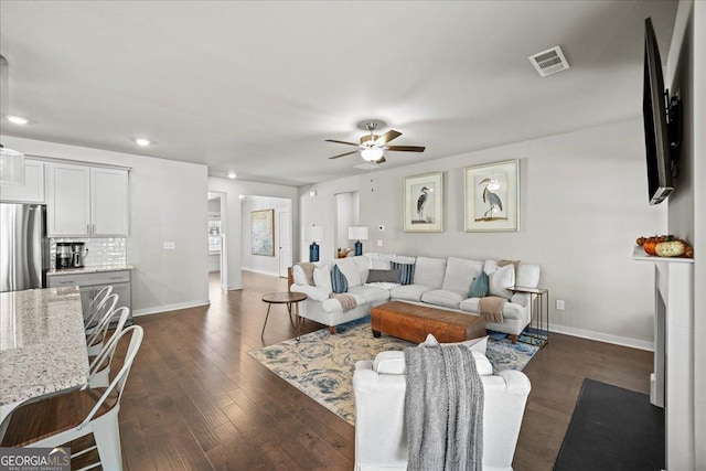 living room featuring baseboards, a ceiling fan, visible vents, and recessed lighting