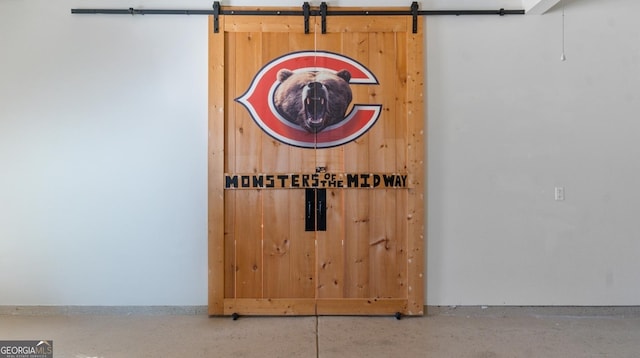 interior details featuring a barn door