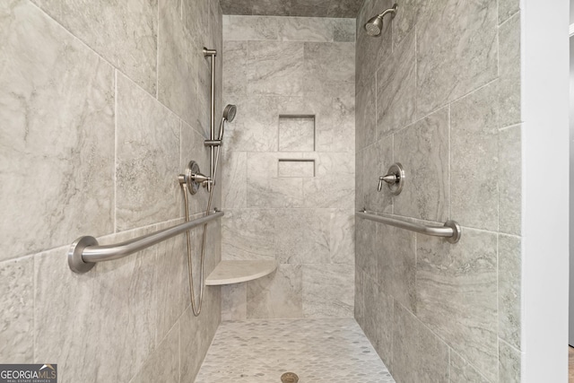 bathroom featuring a tile shower