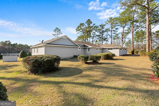 view of side of property featuring a yard