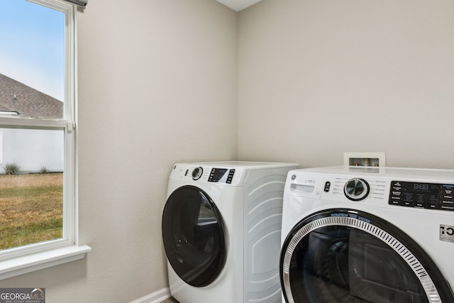 laundry room with laundry area, independent washer and dryer, and baseboards