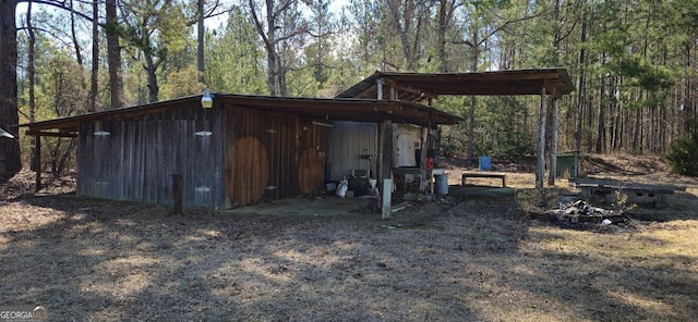 view of outdoor structure with a carport and an outdoor structure