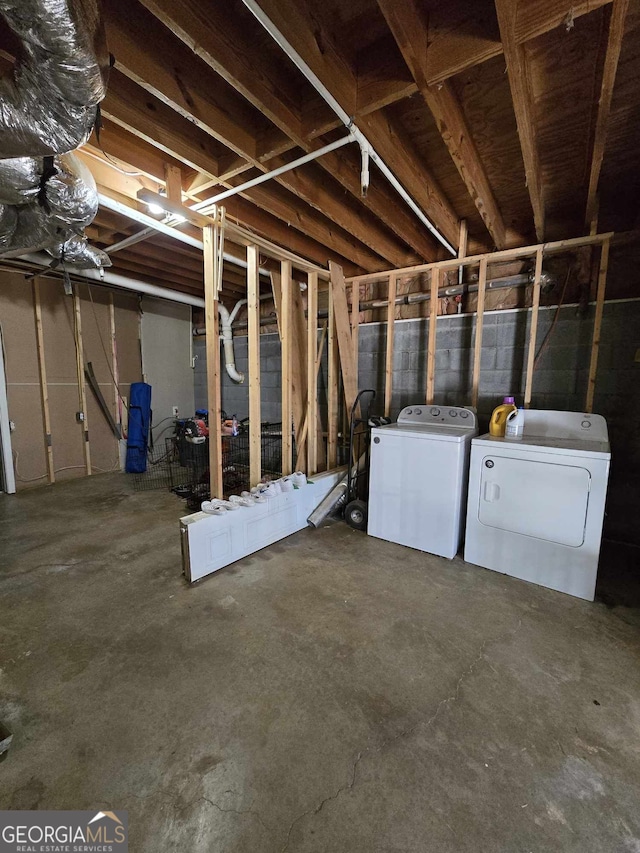 unfinished below grade area featuring washer and clothes dryer