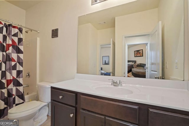 ensuite bathroom featuring toilet, ensuite bathroom, shower / tub combo with curtain, and vanity