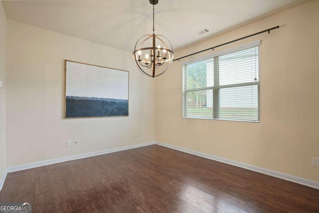 spare room featuring a notable chandelier, baseboards, visible vents, and dark wood-style flooring