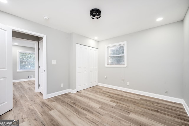 unfurnished bedroom featuring light wood finished floors, recessed lighting, visible vents, and baseboards