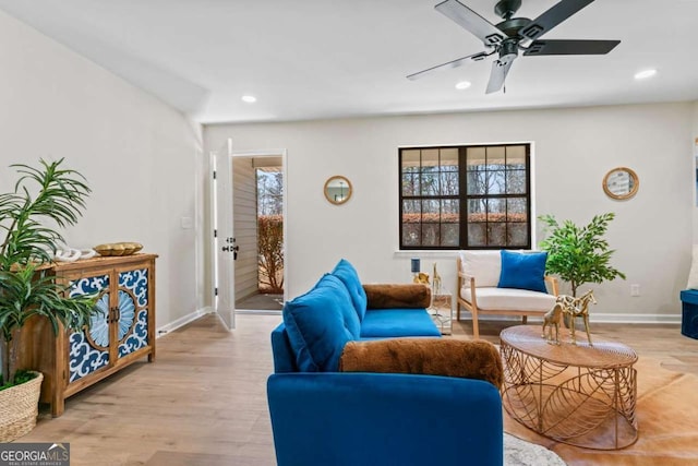 living area with baseboards, a ceiling fan, light wood-style flooring, and recessed lighting