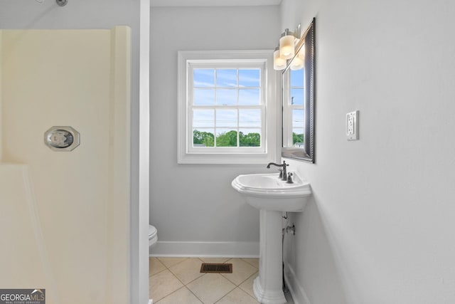 bathroom featuring toilet, tile patterned flooring, visible vents, and baseboards