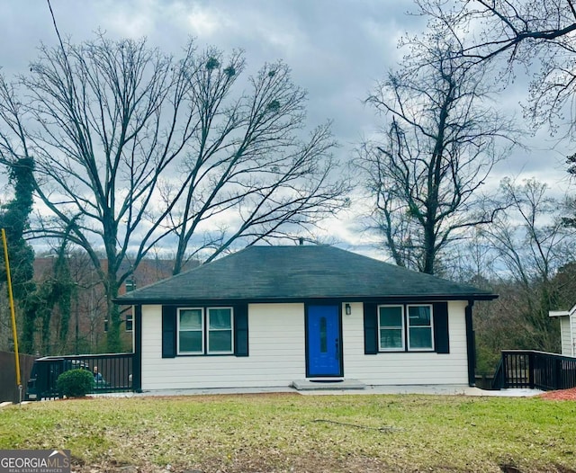 view of front of home with a front yard