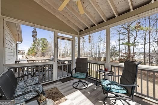 sunroom with lofted ceiling