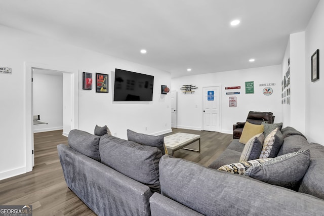 living area featuring recessed lighting, baseboards, and wood finished floors