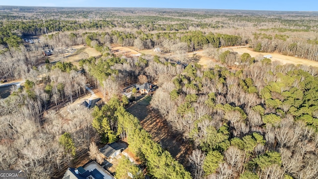 birds eye view of property featuring a forest view