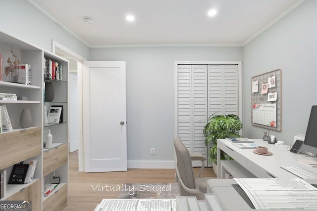 office area with light wood-type flooring, baseboards, ornamental molding, and recessed lighting