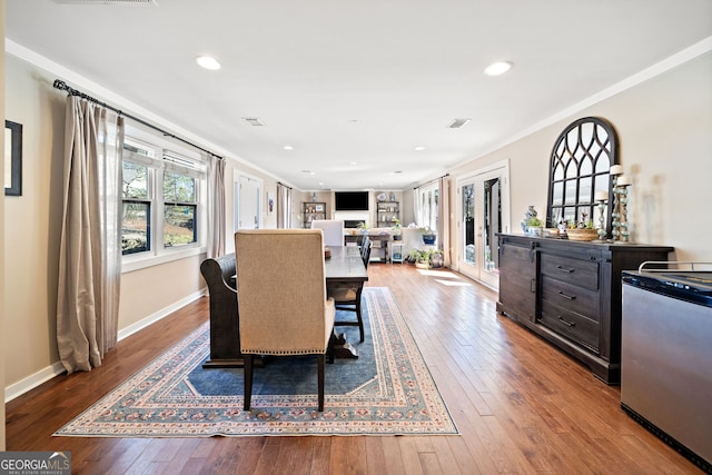 dining space featuring visible vents, baseboards, and hardwood / wood-style floors