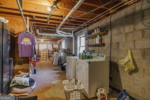 basement featuring washer and clothes dryer