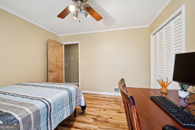 bedroom featuring crown molding, visible vents, ceiling fan, wood finished floors, and baseboards