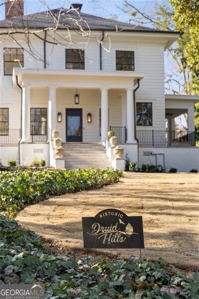 view of front of house with a porch