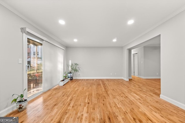 unfurnished room featuring recessed lighting, crown molding, light wood-style flooring, and baseboards