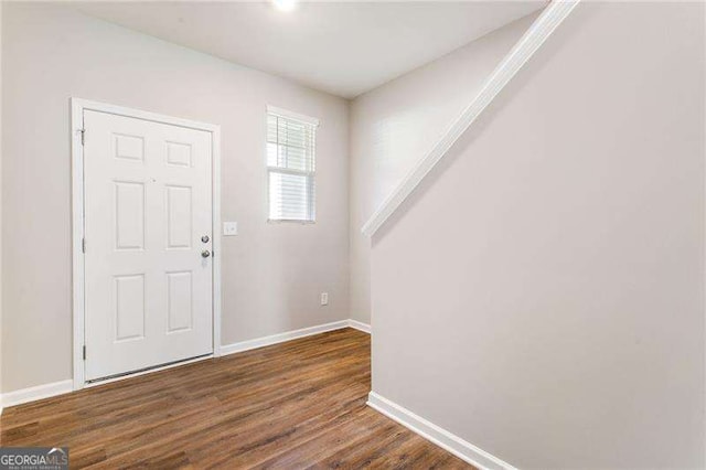 entryway featuring baseboards and dark wood-style flooring