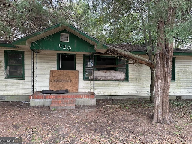 view of front of house with a porch and crawl space