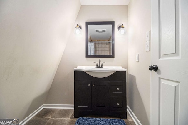 bathroom with a shower with shower curtain, vanity, visible vents, and baseboards