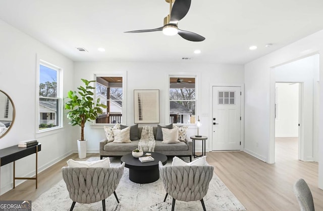 living area featuring light wood finished floors, ceiling fan, baseboards, and recessed lighting