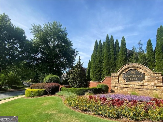 community sign featuring a lawn