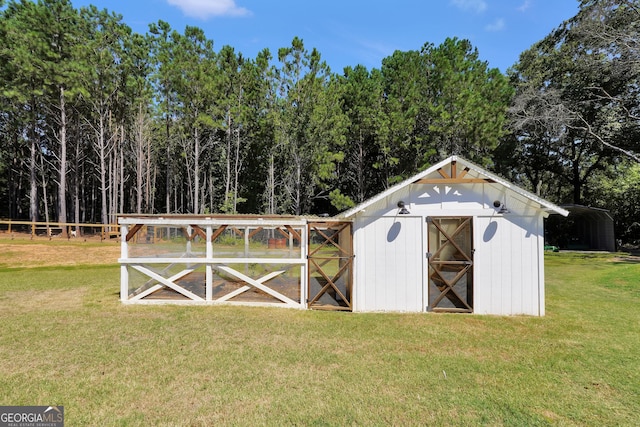 view of outdoor structure with an outbuilding