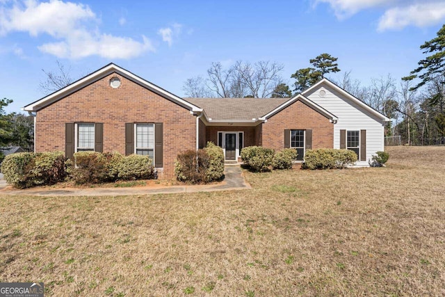 ranch-style home featuring a front lawn and brick siding