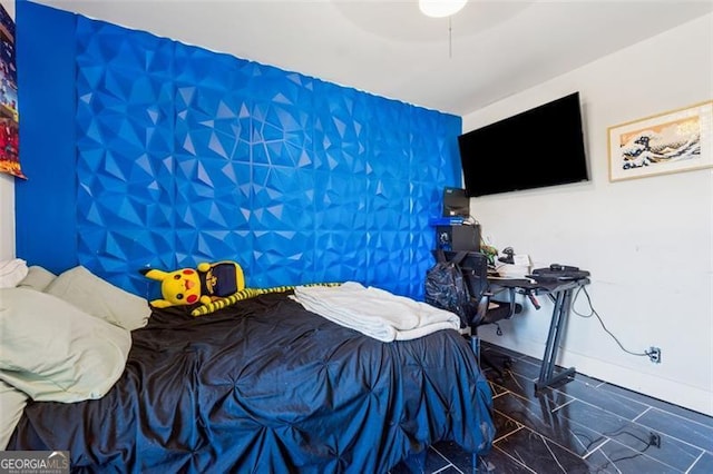 bedroom featuring ceiling fan