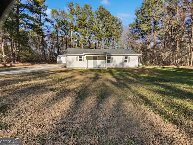 ranch-style home with a front yard