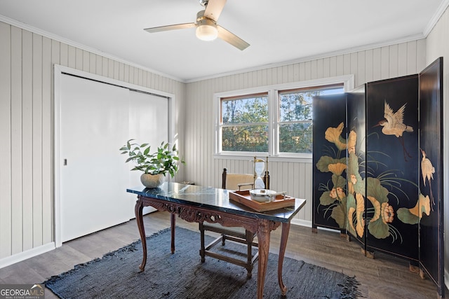 office space with crown molding, ceiling fan, and wood finished floors