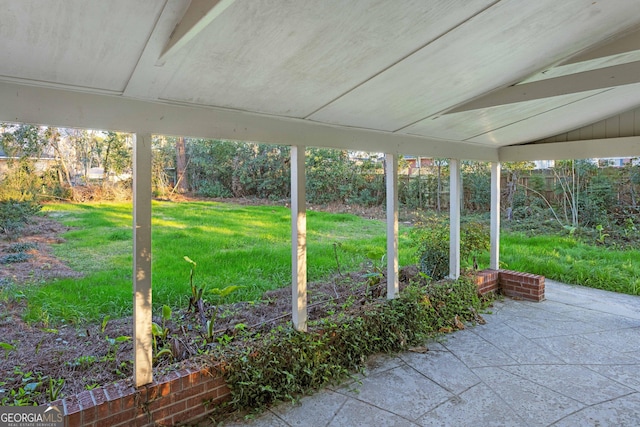 view of yard featuring a patio area