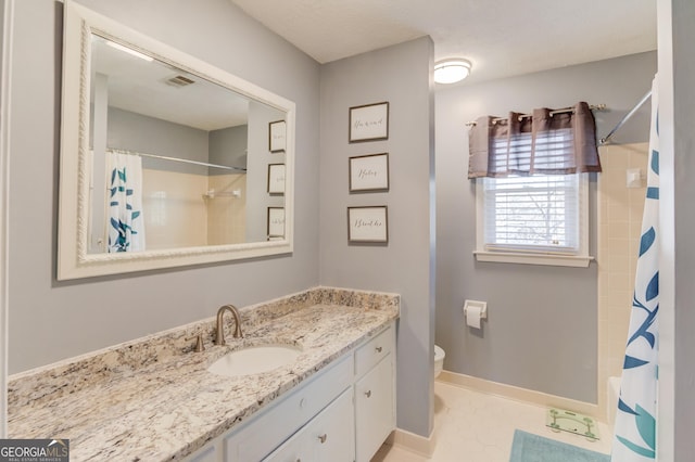 bathroom with baseboards, visible vents, a shower with shower curtain, toilet, and vanity