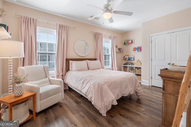 bedroom featuring a closet, dark wood-style flooring, and ceiling fan